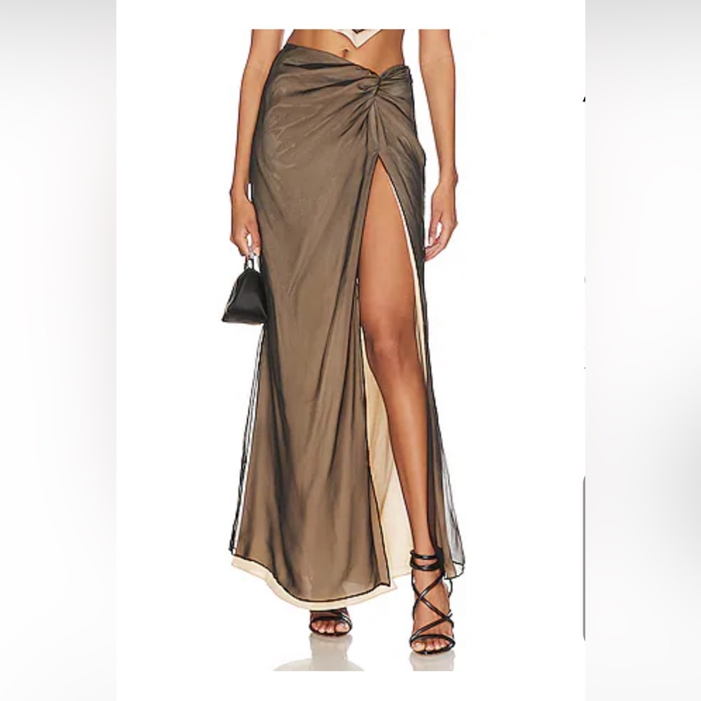 Amryn Maxi Skirt in Black & Nude
NBD
Color: Black & Nude